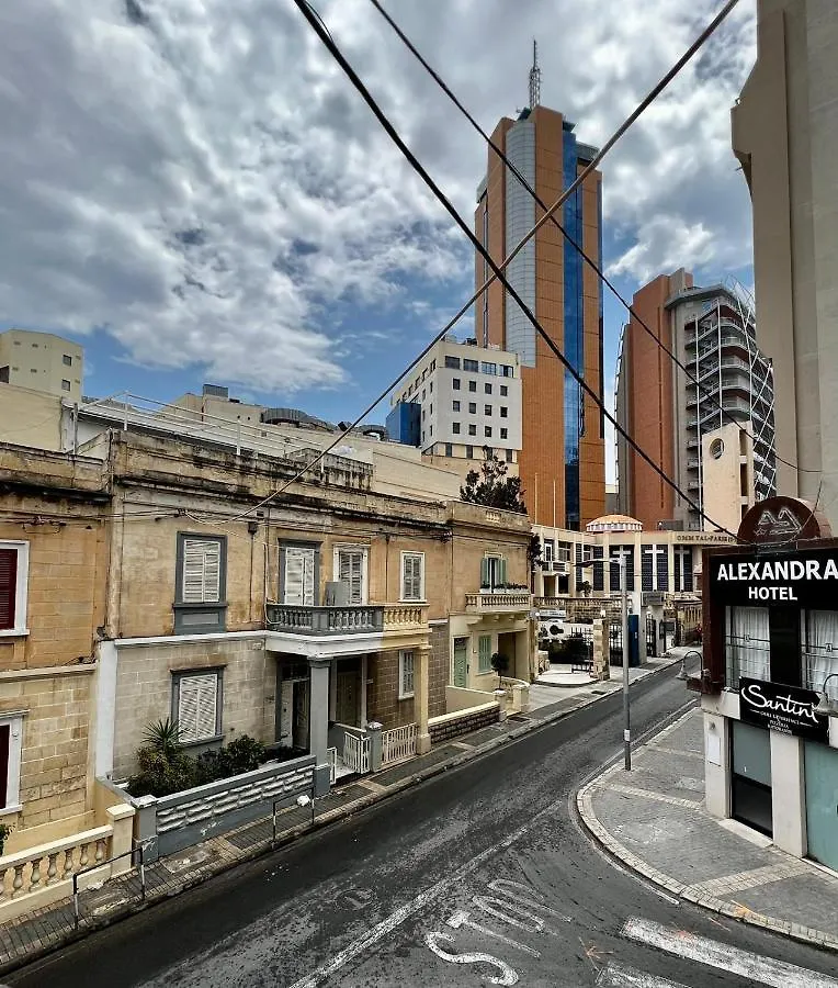 Bookarest Hostel Malta San Ġiljan