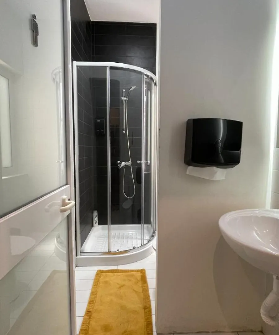 Bookarest Hostel Malta San Ġiljan