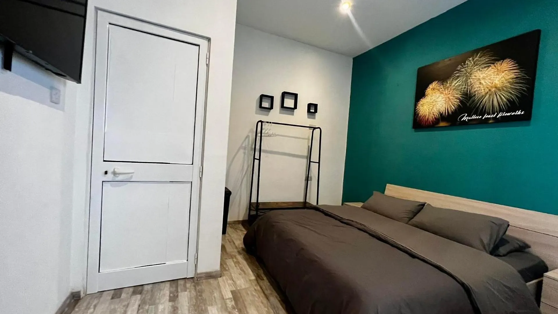 Bookarest Hostel Malta San Ġiljan