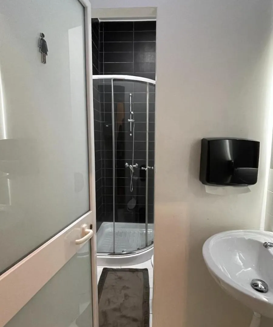 Bookarest Hostel Malta San Ġiljan